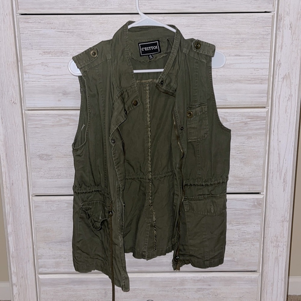 M green vest